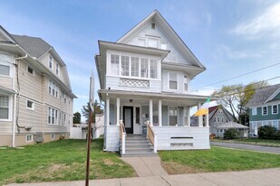 356 Midland St in Bridgeport, CT - Building Photo