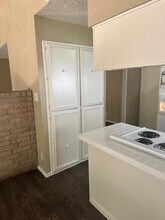 1001 Ridgeline Dr in Round Rock, TX - Foto de edificio - Building Photo