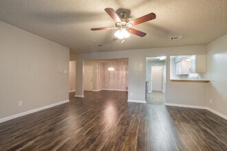 9715 Anderson Village Dr in Austin, TX - Building Photo - Building Photo