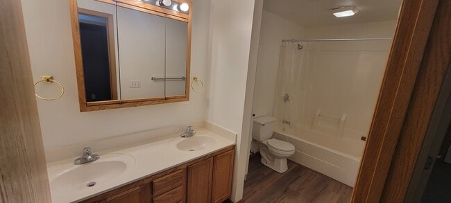 1308 E Redwood Blvd, Unit 1408 E Redwood BVD in Brandon, SD - Foto de edificio - Building Photo