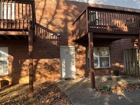 200 Timber Ct Dr, Unit 200 E in Clarksville, TN - Building Photo