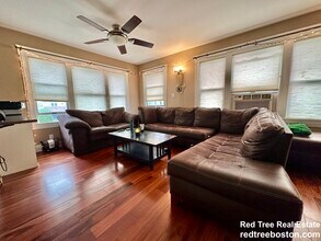 39 Donnybrook Rd, Unit 1 in Boston, MA - Foto de edificio - Building Photo