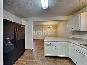 1676 Sweetwater Ln in Greenfield, IN - Building Photo - Building Photo