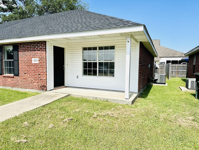 4953 E Vintage Ln in Lake Charles, LA - Foto de edificio - Building Photo