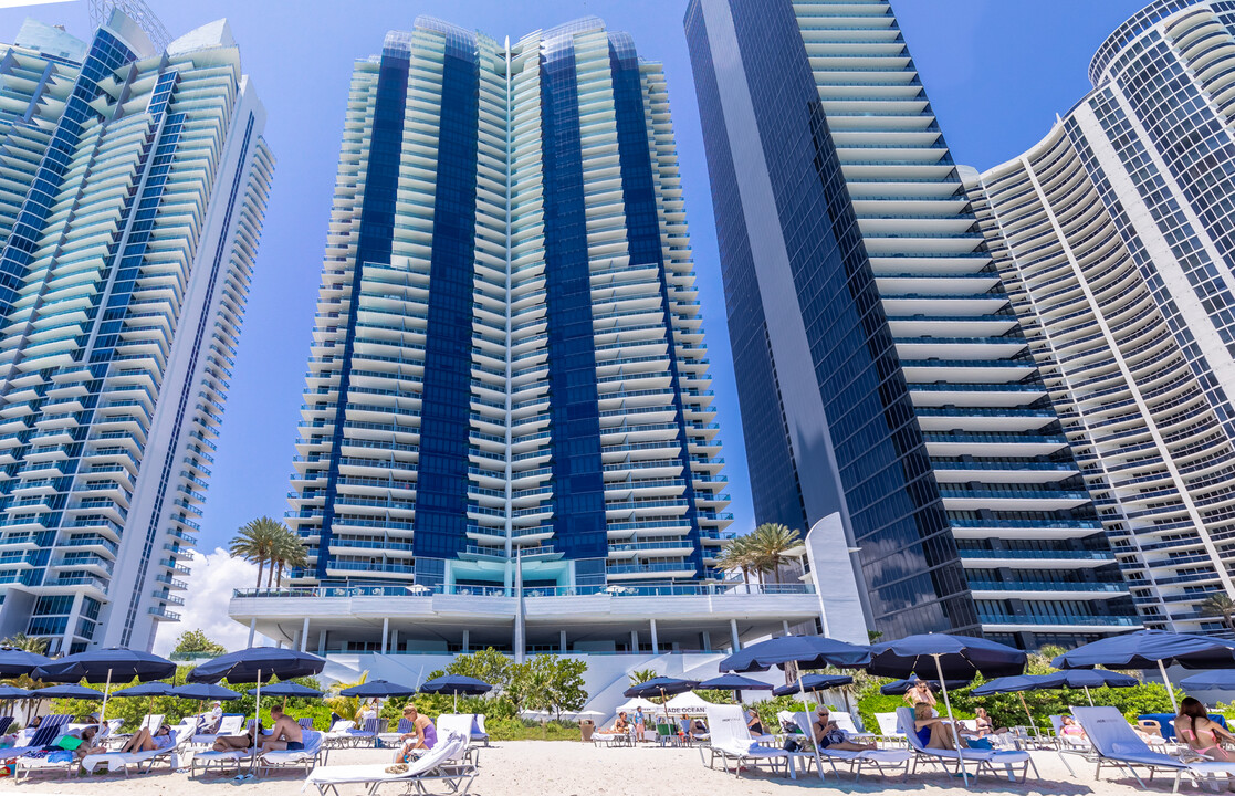 17121 Collins Ave, Unit 1406 in Sunny Isles Beach, FL - Building Photo