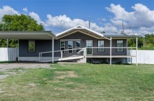 401 Barker St in Bowie, TX - Building Photo