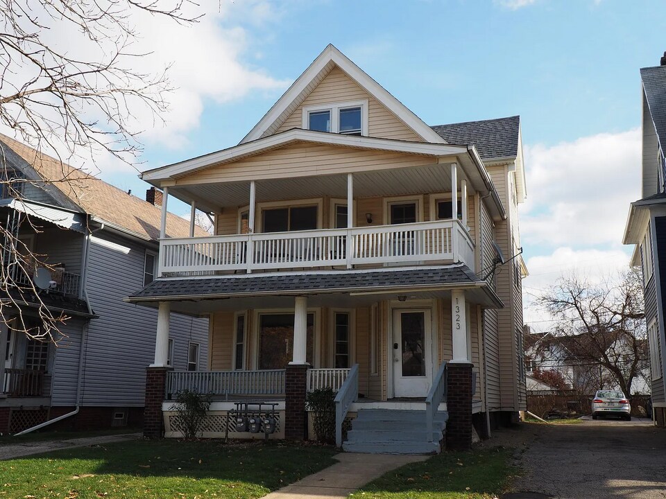 1323 W 102nd St, Unit 1 in Cleveland, OH - Foto de edificio