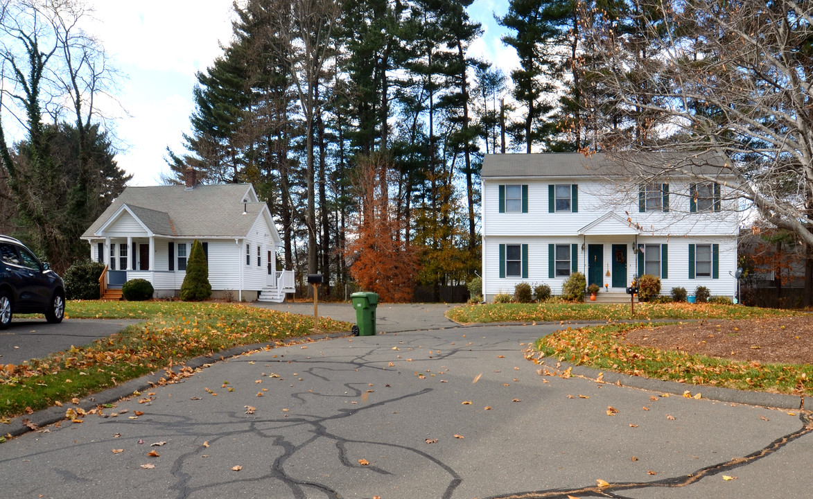 70 Northampton Ln in Plainville, CT - Building Photo