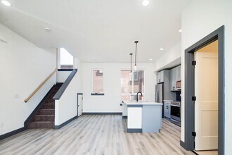 3569 S Pennsylvania St, Unit Unit B in Englewood, CO - Building Photo - Building Photo