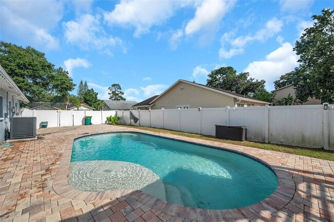 1520 Windmill Pointe Rd in Palm Harbor, FL - Building Photo - Building Photo