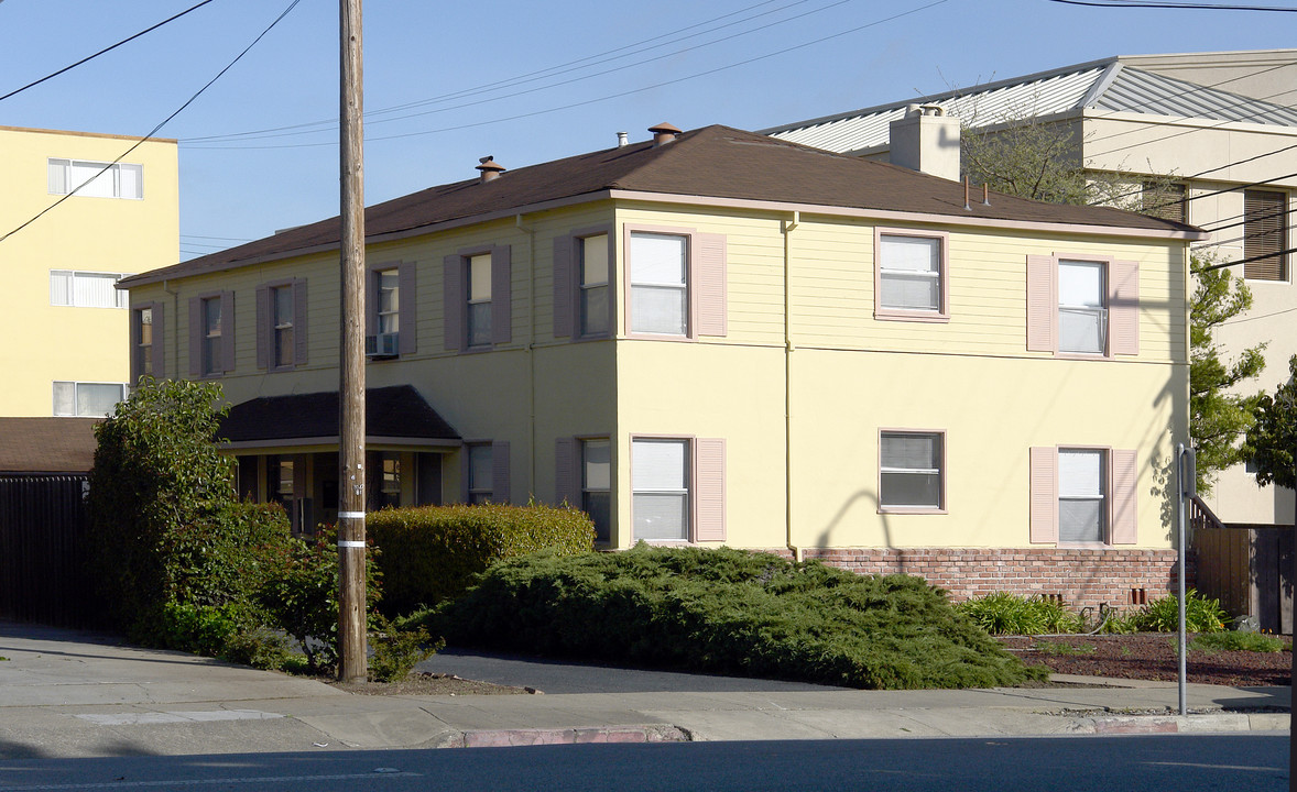 1024 Hopkins Ave in Redwood City, CA - Building Photo