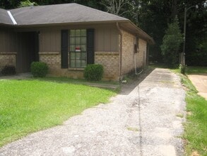 1661 Gentilly Dr W in Mobile, AL - Building Photo - Building Photo