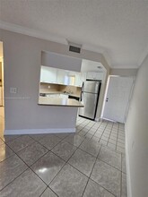 8245 Lake Dr in Doral, FL - Building Photo - Building Photo