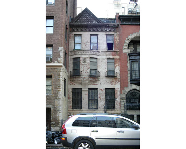 252 W 75th St in New York, NY - Building Photo - Building Photo