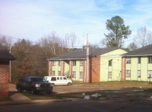 Spring Lane Apartments in Morton, MS - Building Photo - Building Photo