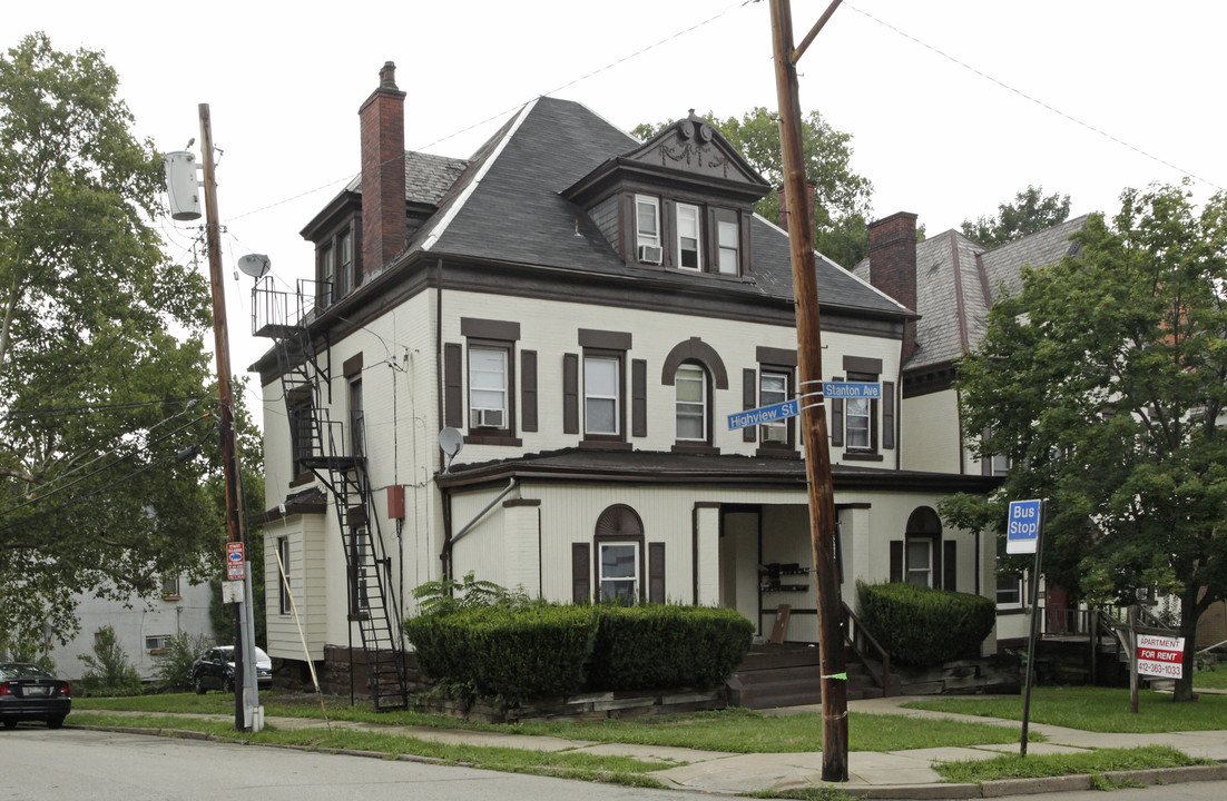 5429 Stanton Ave in Pittsburgh, PA - Foto de edificio