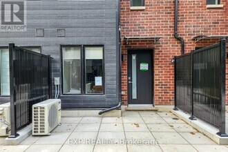 3069 Pharmacy Ave in Toronto, ON - Building Photo - Building Photo