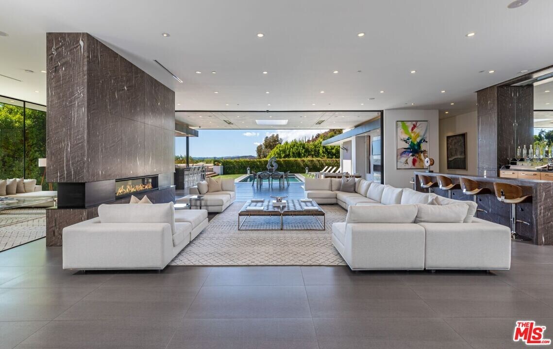 2002 Loma Vista Dr in Beverly Hills, CA - Building Photo