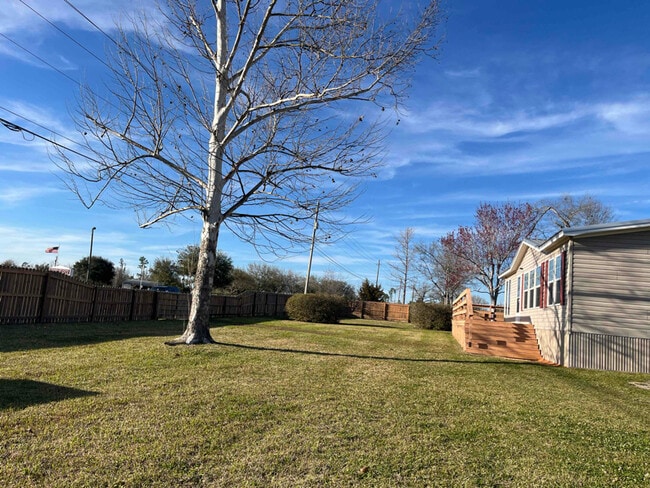 7720 Hwy 2301 in Panama City, FL - Foto de edificio - Building Photo