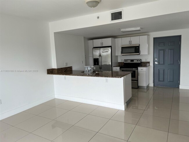 2300 NW 7th St in Miami, FL - Building Photo - Building Photo