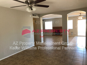 9643 N 69th Dr in Peoria, AZ - Foto de edificio - Building Photo
