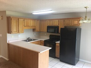 823 Calvert Dr in Paducah, KY - Foto de edificio - Building Photo