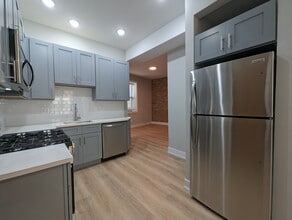 440 W Belden Ave, Unit #428-09 in Chicago, IL - Building Photo - Building Photo