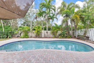 4945 SW 34th Terrace in Fort Lauderdale, FL - Building Photo