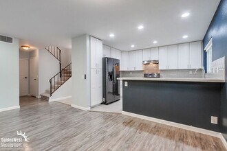 9949 Maya Linda Rd in San Diego, CA - Building Photo - Building Photo