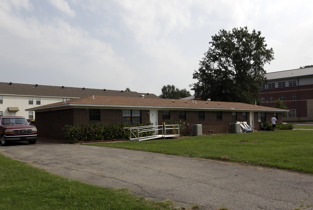 404 N Pear St in Beebe, AR - Building Photo