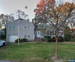 13 Garwood Rd in Fair Lawn, NJ - Building Photo