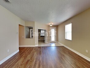 1900 Strathmore Cir in Mount Dora, FL - Foto de edificio - Building Photo