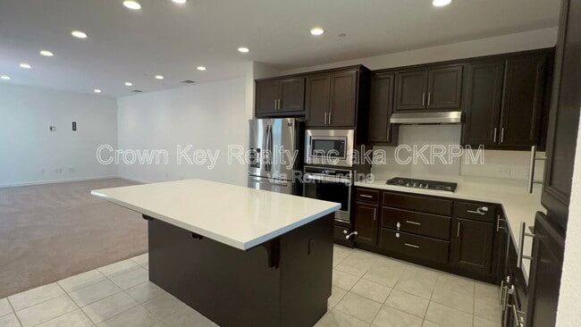 155 E Ramsey Dr in Tracy, CA - Building Photo - Building Photo