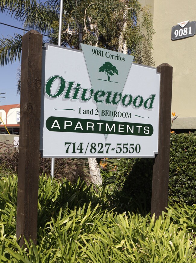 Olivewood Apartments in Anaheim, CA - Foto de edificio - Building Photo