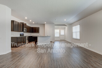 121 Little Wichita in Cibolo, TX - Building Photo - Building Photo