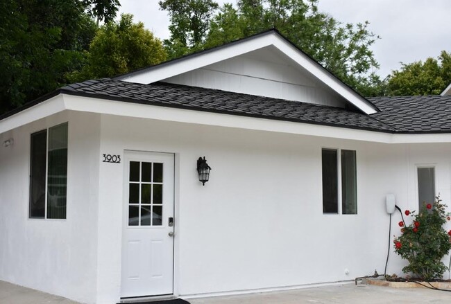 property at 3905 Woodcliff Rd