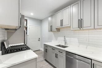 7740 N Eastlake Ter, Unit 2 in Chicago, IL - Foto de edificio - Building Photo