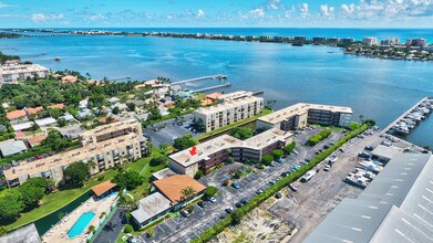 200 Waterway Dr S-Unit -301 in Lantana, FL - Building Photo - Building Photo