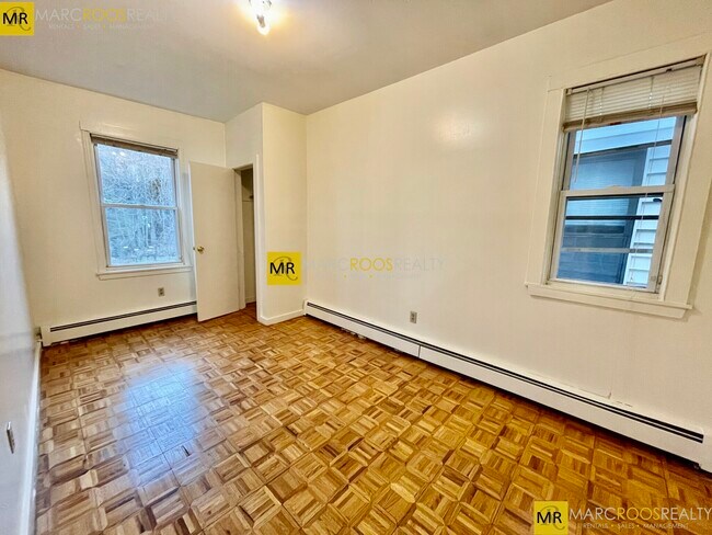 1576 Tremont St, Unit 2 in Boston, MA - Foto de edificio - Building Photo