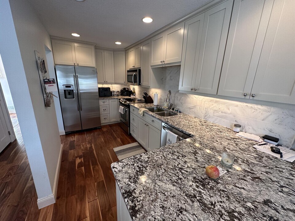 4101 Sylvia Ln S in Shoreview, MN - Building Photo
