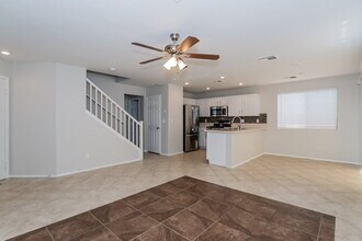 530 Eresma St in Henderson, NV - Building Photo - Building Photo