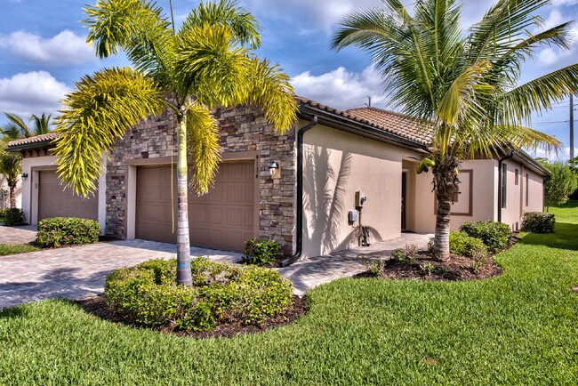 9134 Woodhurst Dr in Naples, FL - Building Photo - Building Photo