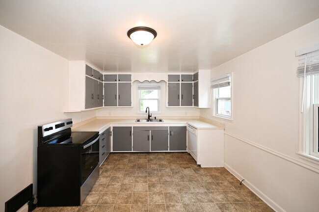 1221 8th Ave NW in Rochester, MN - Building Photo - Building Photo