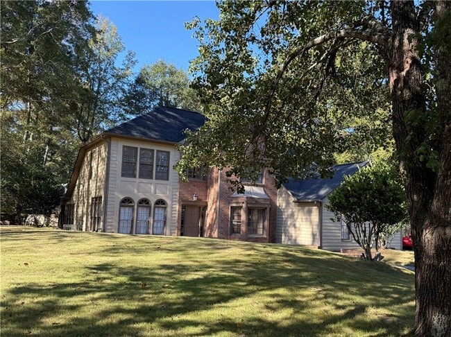 property at 1331 Wynford Dr S W