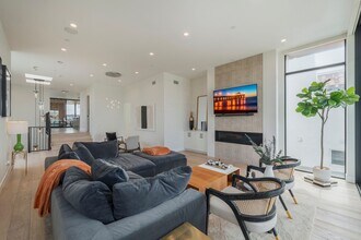 468 30th St in Manhattan Beach, CA - Building Photo - Building Photo