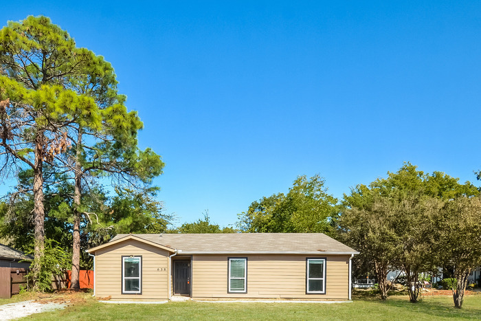 638 Matador Dr in Oak Point, TX - Building Photo