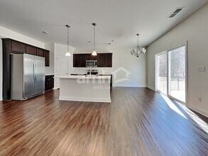 7030 Garrett Ct in Charlotte, NC - Foto de edificio - Building Photo