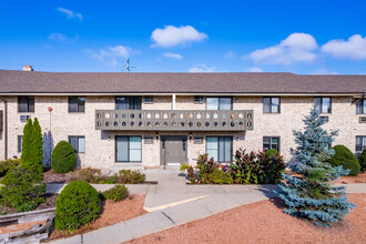 Central Park Apartments in West Allis, WI - Building Photo - Building Photo