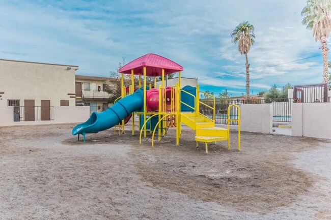 3011 Arville St in Las Vegas, NV - Building Photo - Building Photo