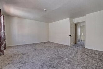 511 N Elena Ave in Redondo Beach, CA - Building Photo - Building Photo